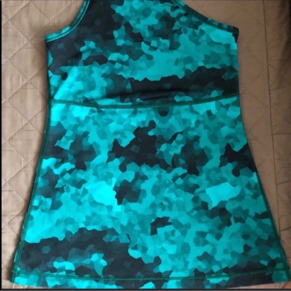 Lululemon Athletica One shoulder tank top 
Blue green/green and black Size 4